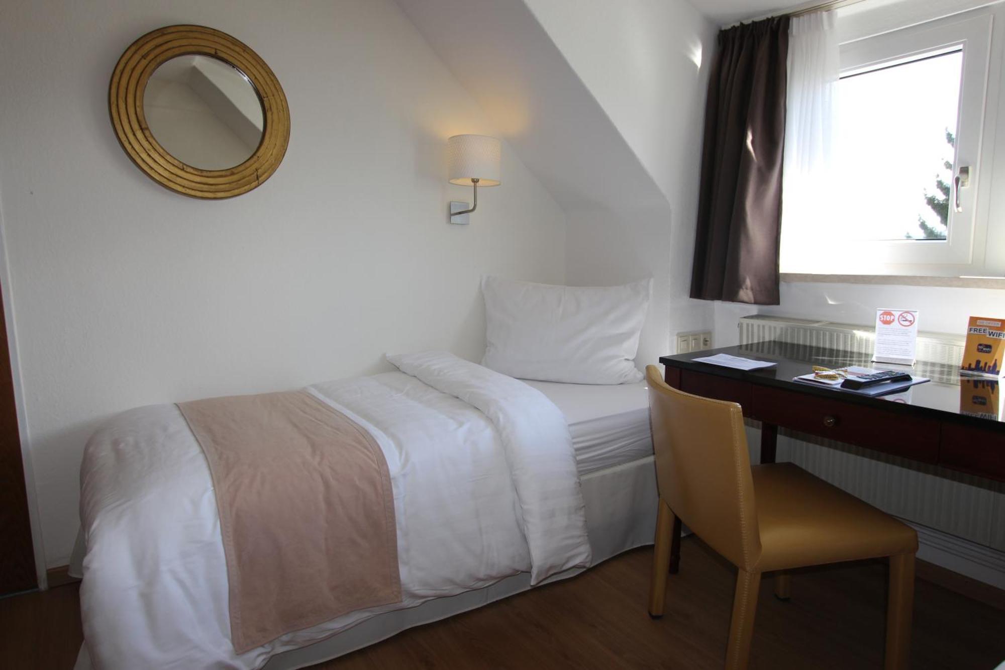 Boutique Hotel Restaurant Hollerather Hof Hellenthal Room photo