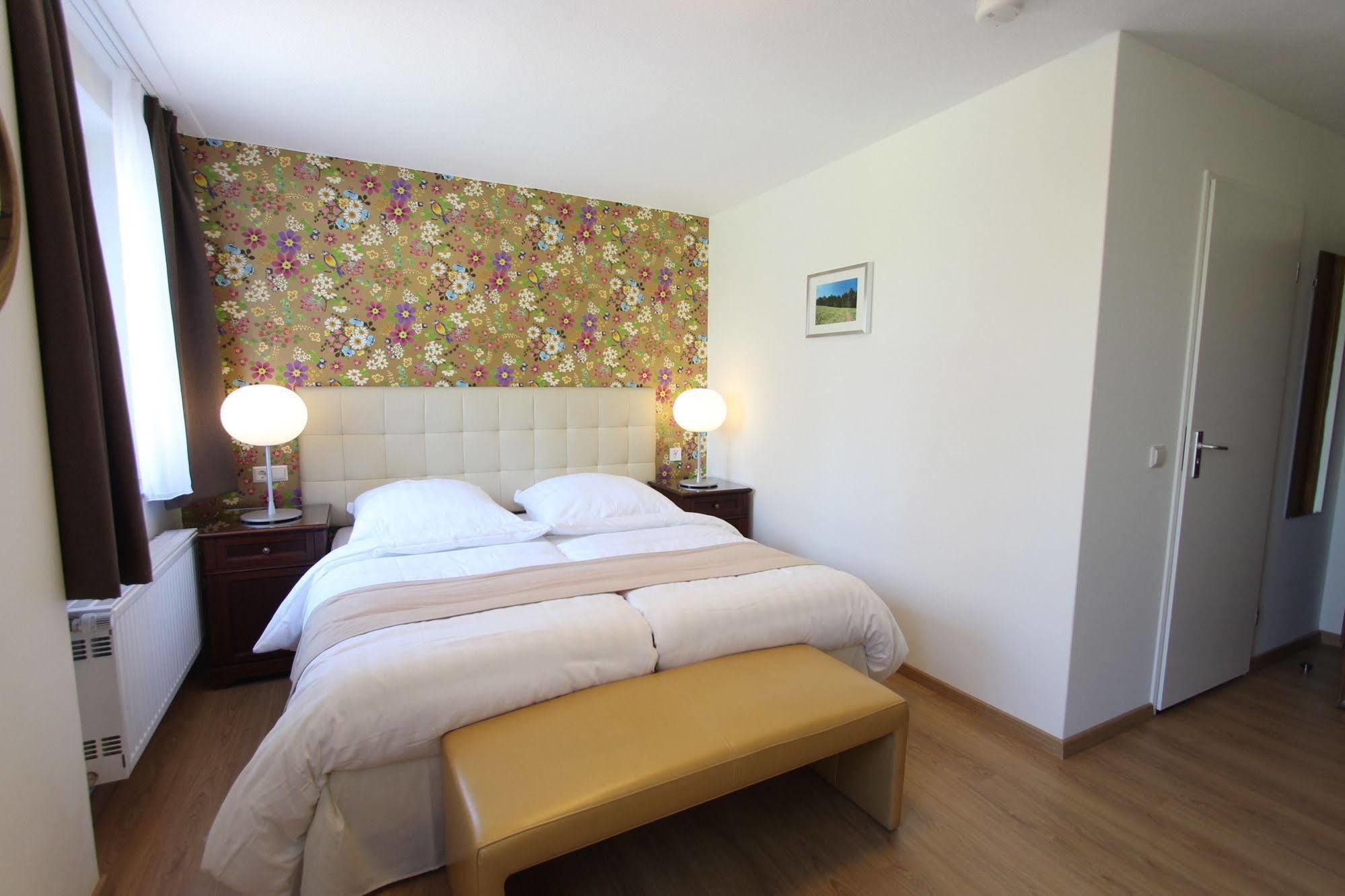 Boutique Hotel Restaurant Hollerather Hof Hellenthal Exterior photo